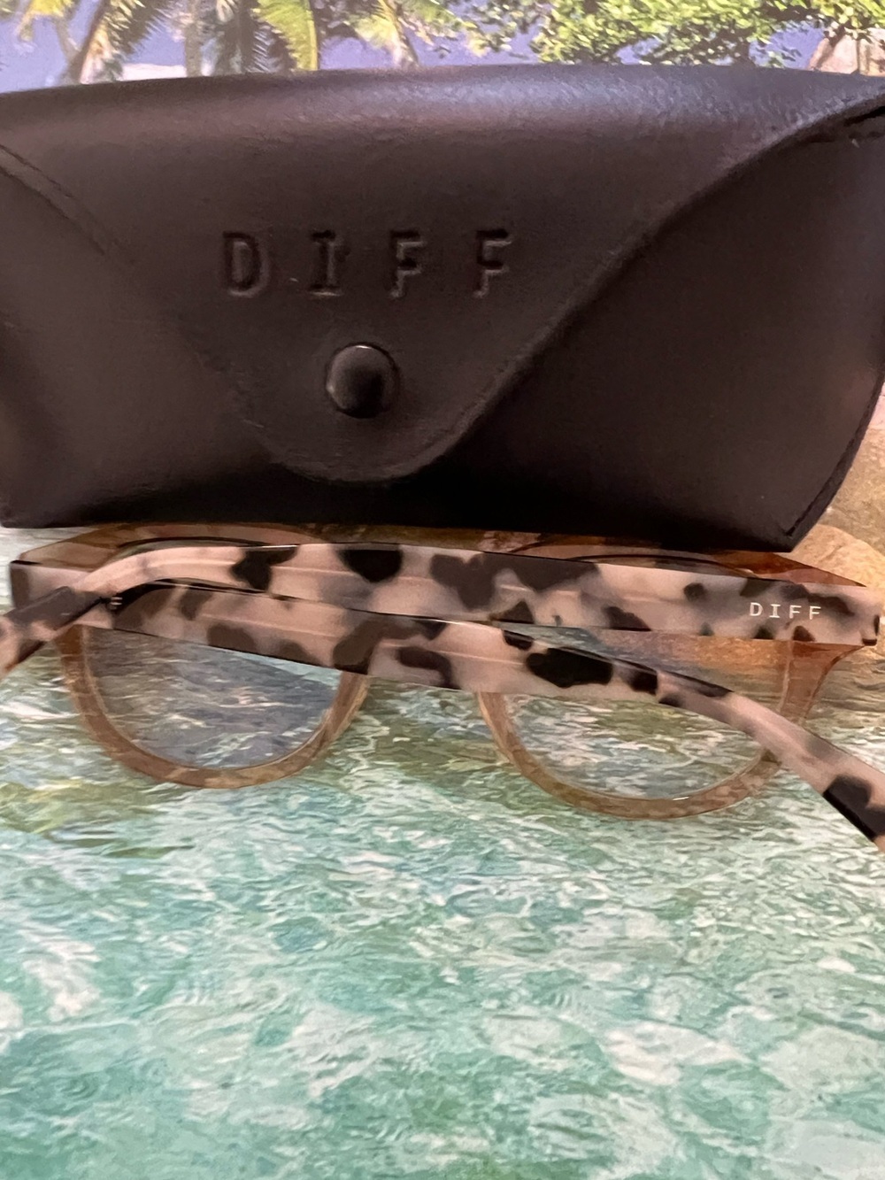 DIFF SUNGLASSES - Picture 3 of 9